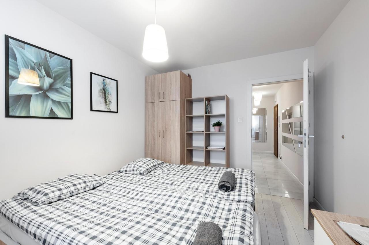 Waw Pokoje Manhattan Varsovie Extérieur photo