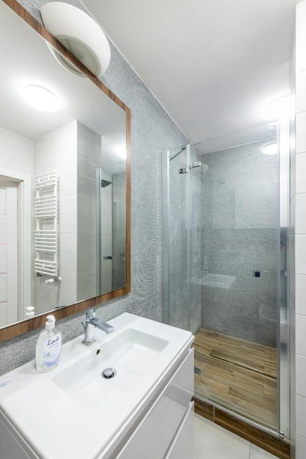 Waw Pokoje Manhattan Varsovie Extérieur photo